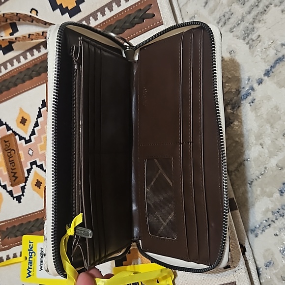 Large Wrangler purse and matching wallet - Picture 2 of 2